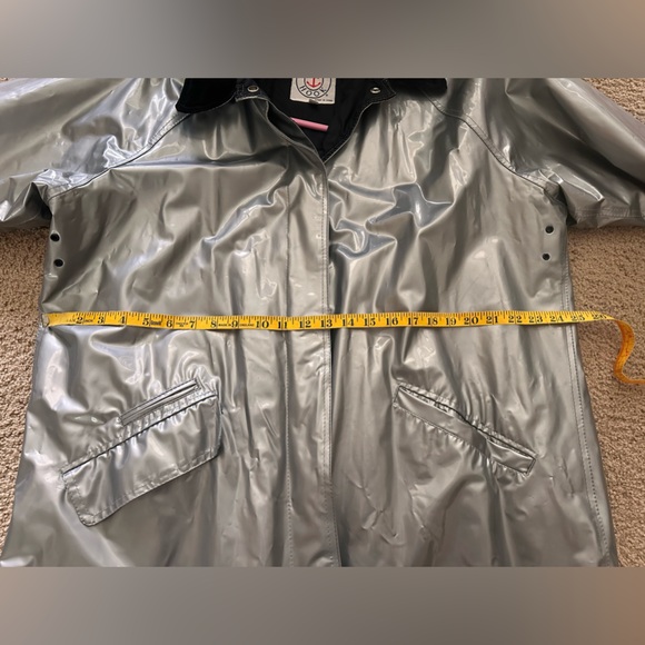 Silver rain jacket - Picture 15 of 16